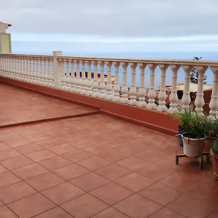 Lacoruja Nyaraló *